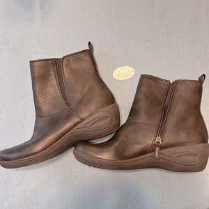 Easy Spirt brown ankle boots size 10M